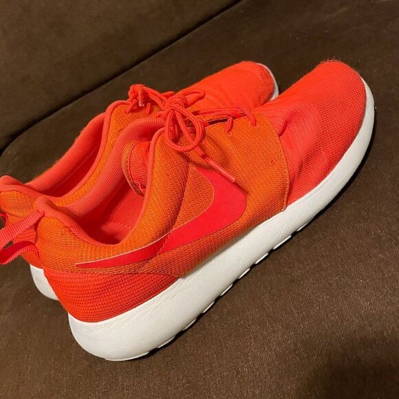 Bright Orange Nike Roshe Run Mens 10.5 US 44.5 EUR Fabric Mesh Uppers White sole - Picture 13 of 15
